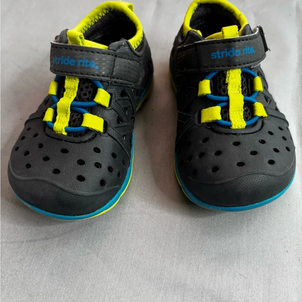Stride Rite Black and Yellow Water Shoes with Blue Trim